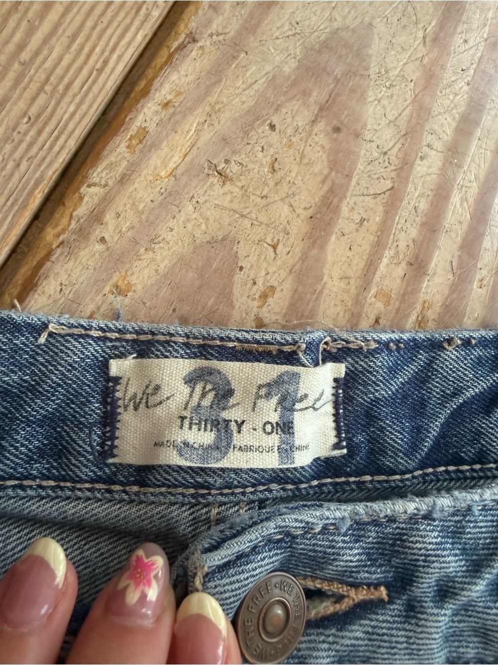 We The Free Denim Shorts Size 31 - Picture 4 of 6